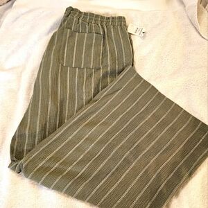 NWT Ruby & Wren Gauzy Cropped Drawstring Wide Pant. Lichen/White 2X